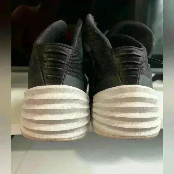 Nikes - Picture 5 of 6